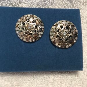 Avon 2005 Medallion Earrings Pierced